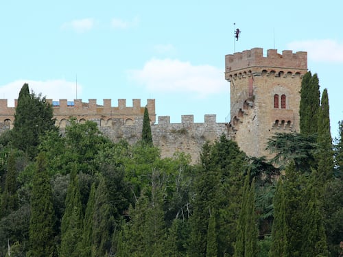 La volpe d'oro e la donna murata. I misteri del castello di Strozzavolpe