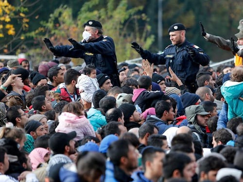 Migranti, Vienna contro l'Ue: "Usciremo dal piano di ricollocamenti"