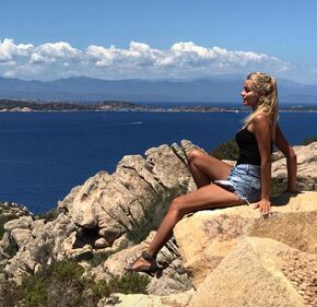 Mercedesz Henger sexy in bikini a fascia 4