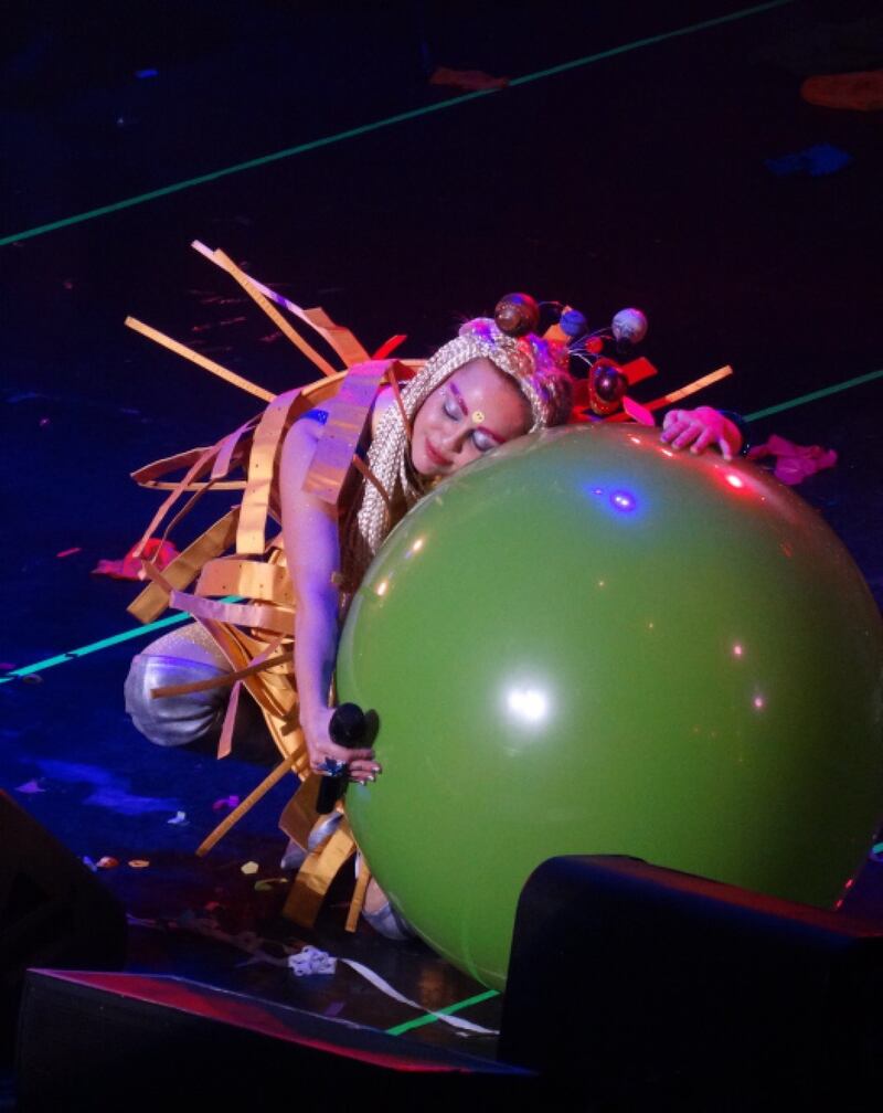 Miley Cyrus chiude il tour con Pamela Anderson 21
