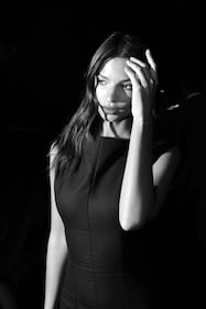 Emily Ratajkowski senza reggiseno a Parigi 27