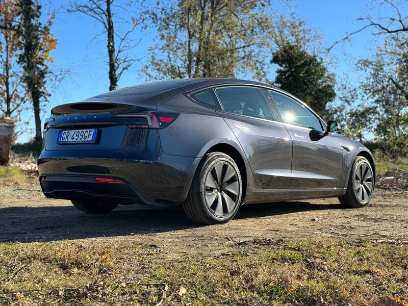 Tesla Model 3 Highland 2024: guarda la gallery 5