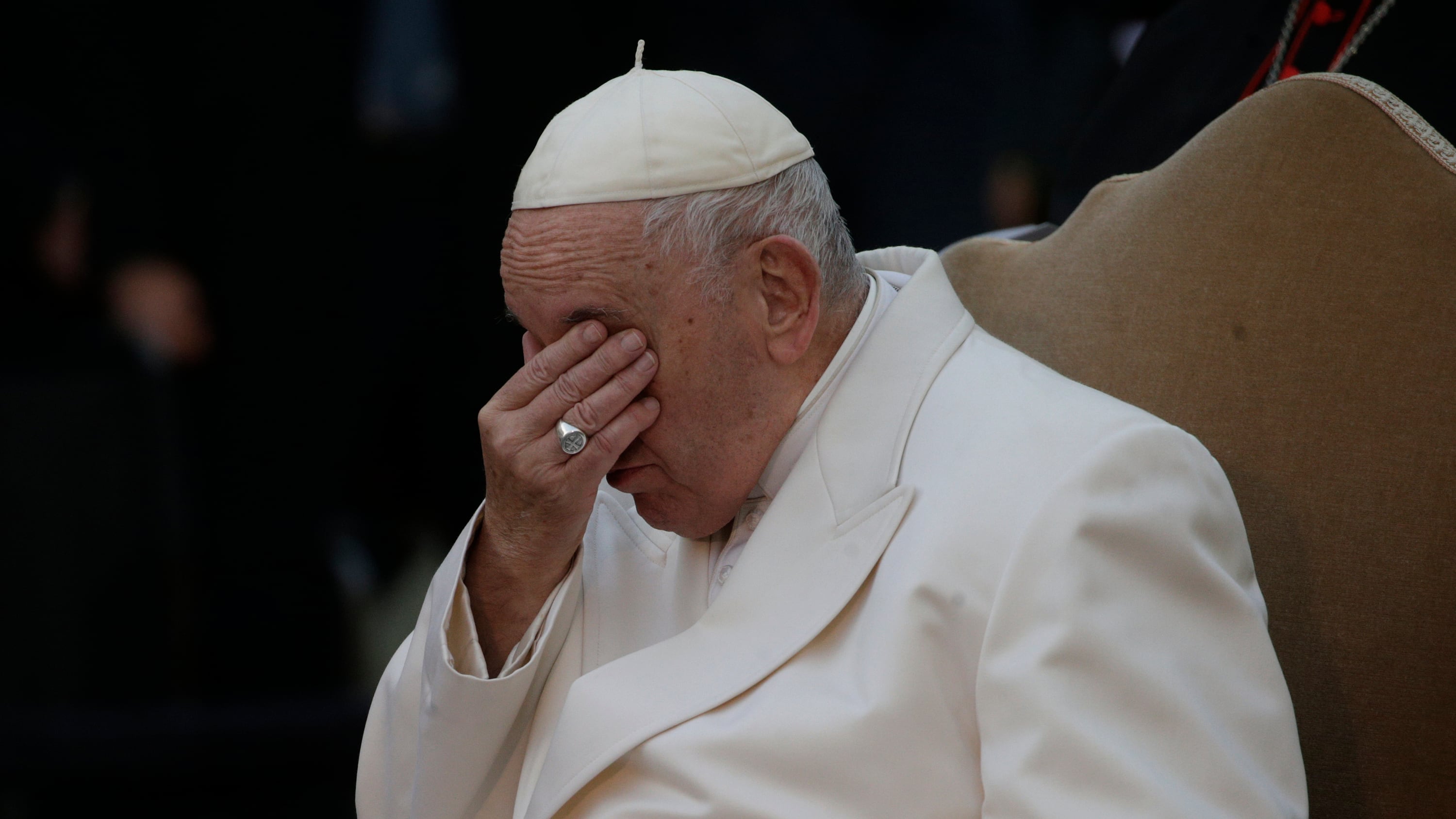 L’Angelus (scritto) del Papa: "Porto avanti le cure, grazie ai medici"