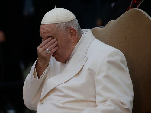 L’Angelus (scritto) del Papa: "Porto avanti le cure, grazie ai medici"