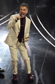 Sanremo 2024: ecco il look della quarta serata del Festival di Nek e Renga 3
