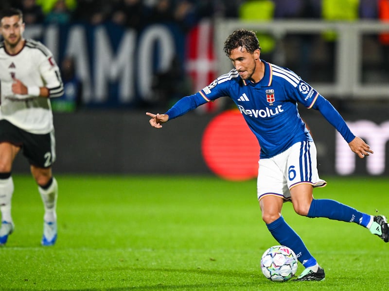 Il Como è superbo e cala il poker: Nico Paz, Douvikas e Kaiki asfaltano 4-1 il Manchester United in Champions League