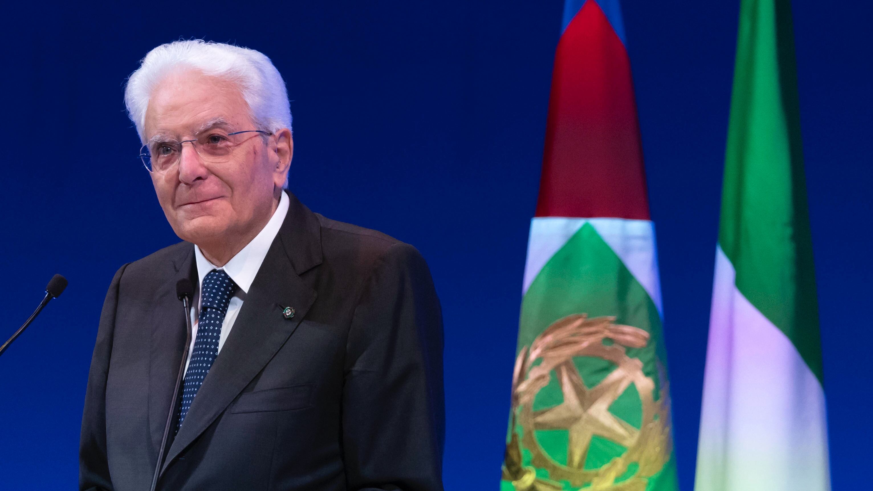 Confindustria, Mattarella tra gli applausi: “Non cavalcare le paure”. Bonomi contro il salario minimo