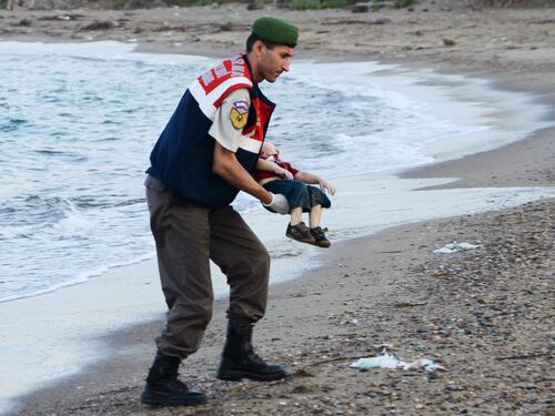 Turchia, la foto choc che fa piangere il mondo