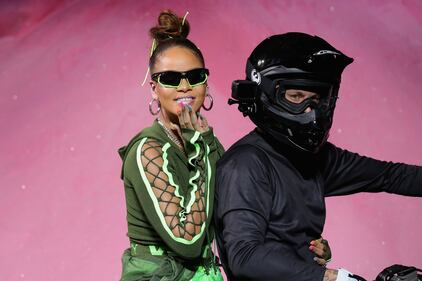 Rihanna sexy per la sua collezione 15