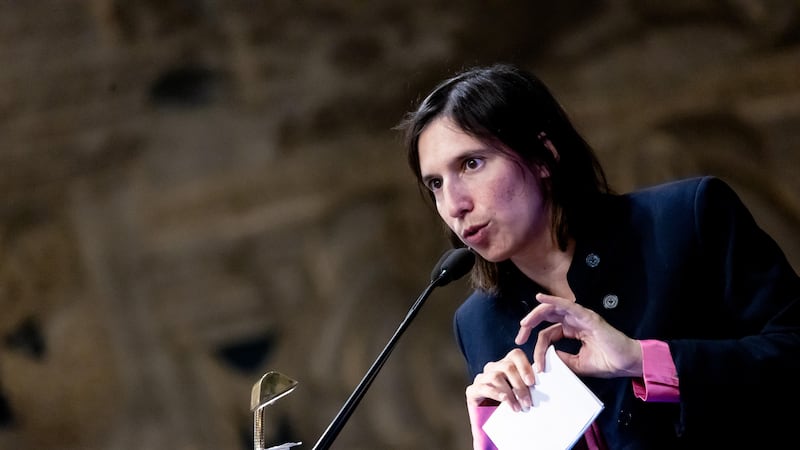 Schlein inganna i camionisti, la “molotov” dei maranza e Formigli: quindi, oggi…