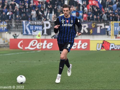 Il primo italiano che va a giocare nell'Ajax: è Lorenzo Lucca