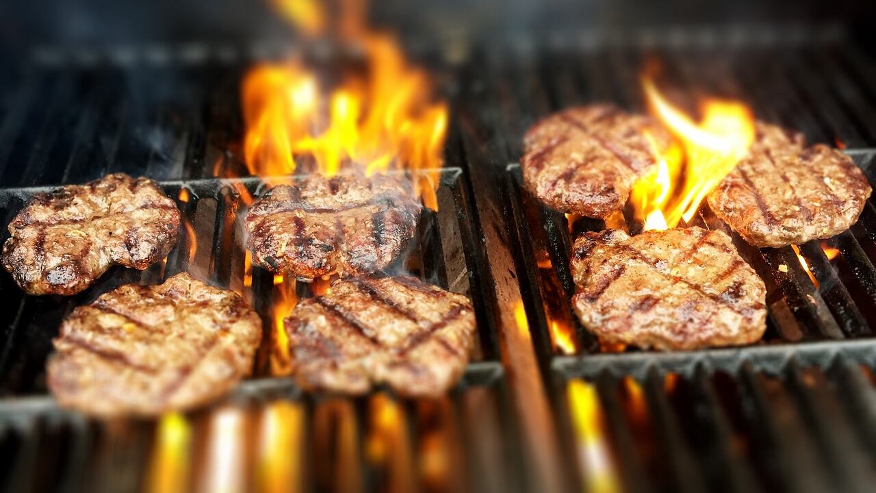 Come fare una grigliata perfetta: tutti i trucchi per il picnic del 2 giugno