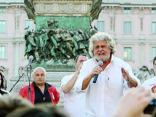 I grillini ora puntano al Pirellone: «Presidente un ragazzo dei nostri»