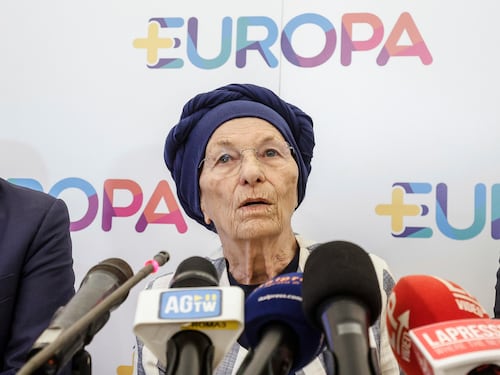 "Lui è fatto così". La Bonino asfalta Calenda con un tweet