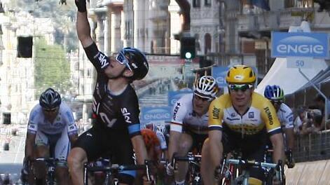 Viviani, che sprint Anche i mostri si devono inchinare