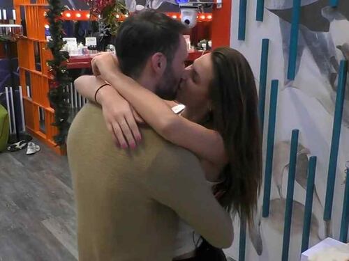 Al Gf Vip esplode la passione. Il bacio più focoso? Quello tra Dayane e Andrea: "Lei è bellissima"