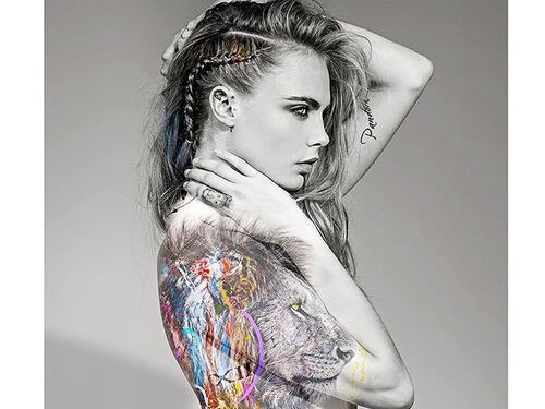 Cara Delevingne si spoglia contro il bracconaggio