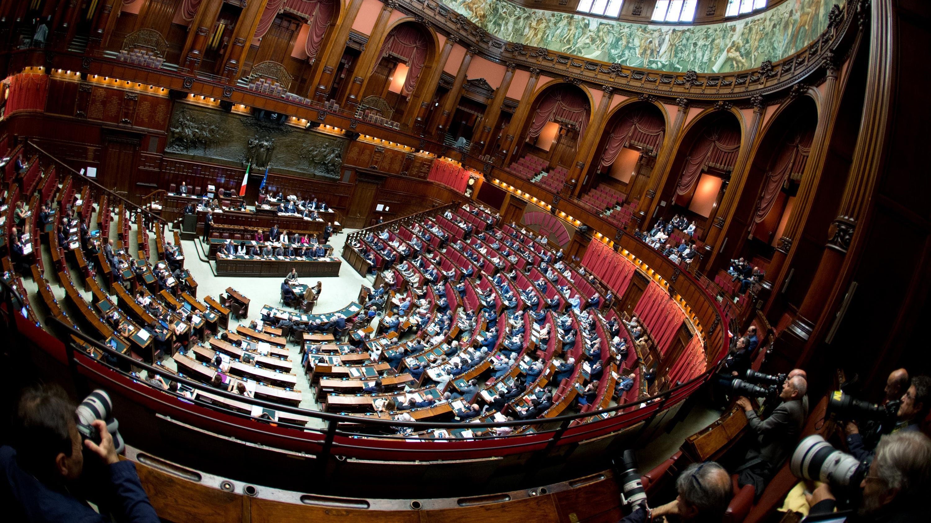 I funzionari della Camera prendono 9mila euro in più della cancelliera Merkel