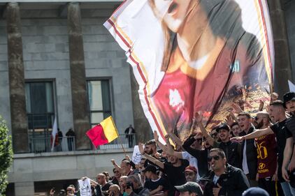 I tifosi della Roma protestano per De Rossi 6