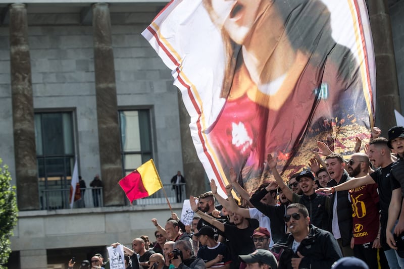 I tifosi della Roma protestano per De Rossi 6