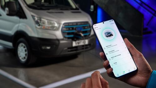 Ford E-Transit, il furgone più venduto al mondo diventa 100% elettrico: guarda la gallery 18