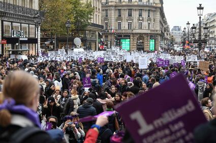 Francia, manifestazione contro la violenza sulle donne 5