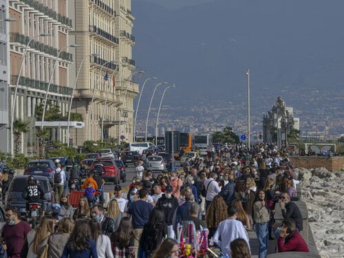 Incubo lockdown, stop assembramenti: contagi sotto la lente fino a domenica. Altre quattro regioni verso la zona rossa