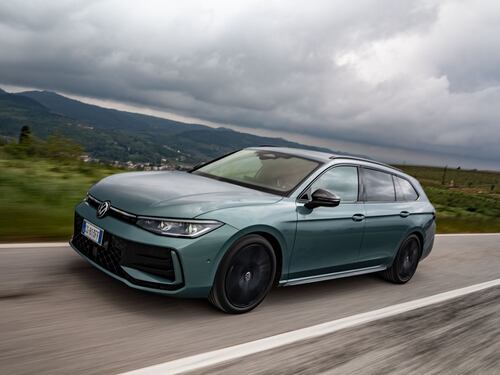 Volkswagen Passat, primo contatto con la nona generazione della familiare tedesca