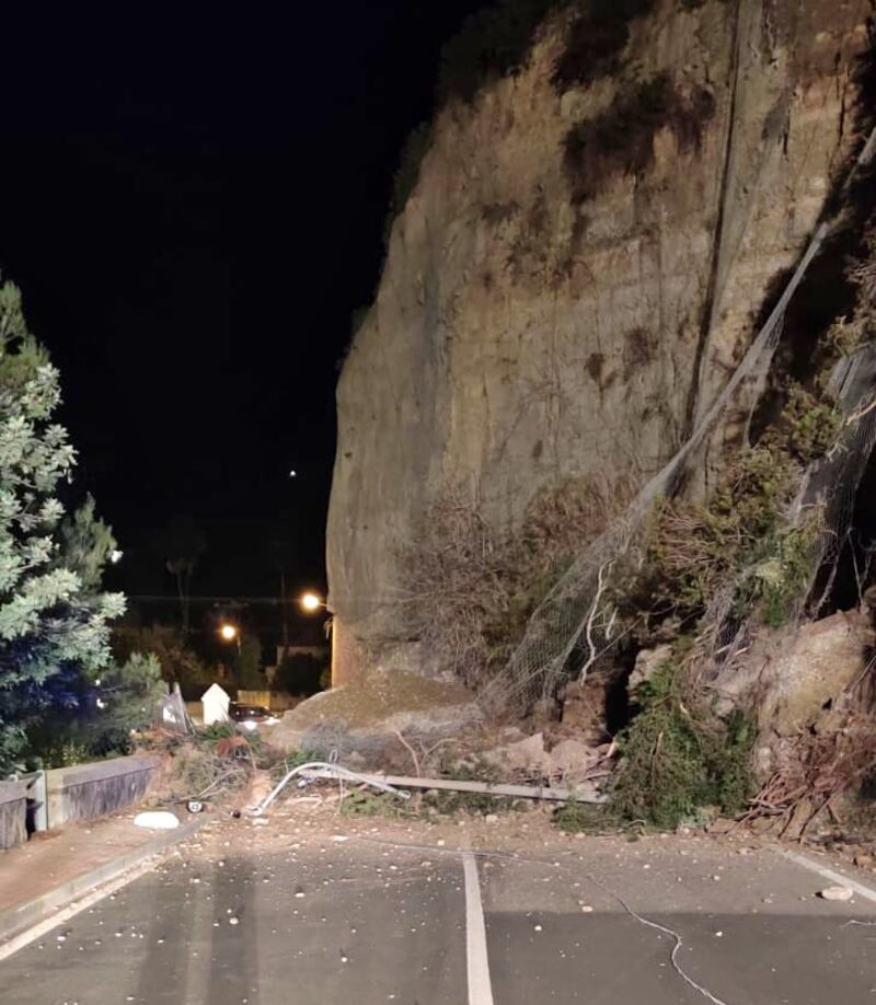 Crolla parete rocciosa su vecchia Aurelia, paura a Ventimiglia 9