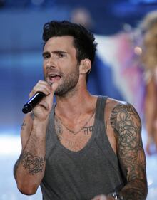 Adam Levine dei Maroon 5 nudo nel nuovo video 13