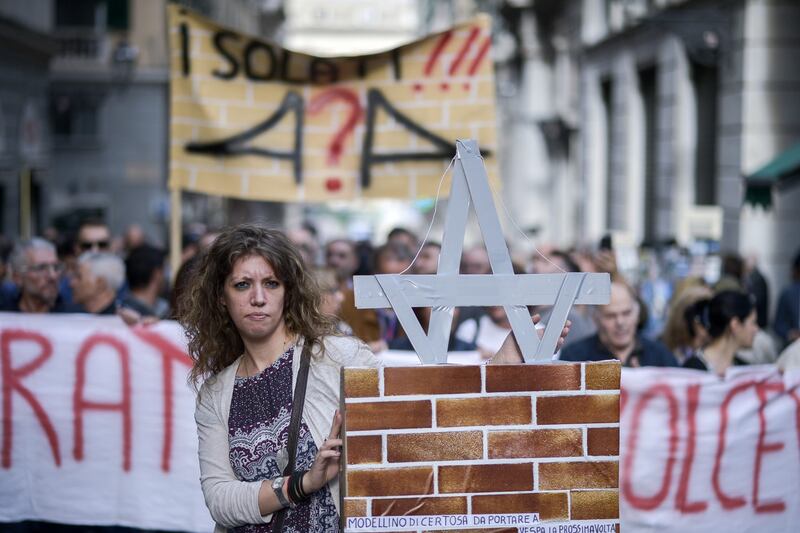 Genova, la protesta contro il governo 9