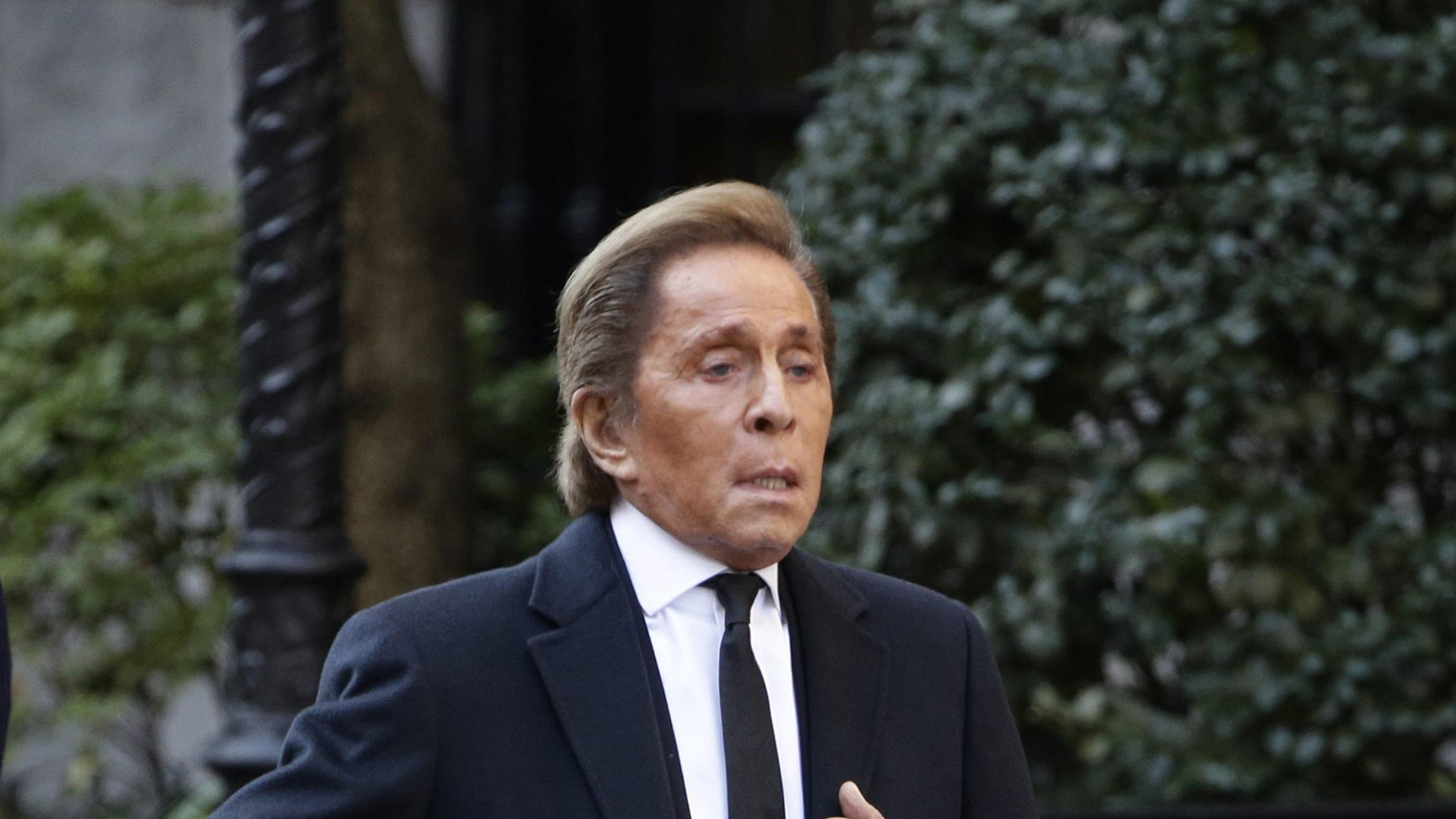 La residenza al Castello di Wideville, la villa a Capri: le case da sogno di Valentino