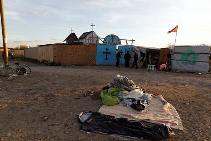 Così si presenta la Giungla dei migranti dopo lo sgombero 5