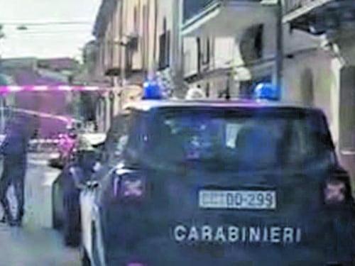 Madre e figlio morti a casa, lui si è impiccato
