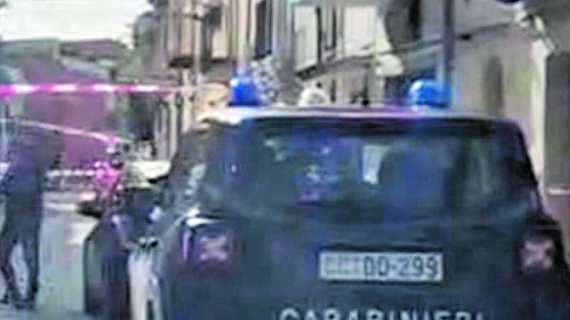 Madre e figlio morti a casa, lui si è impiccato