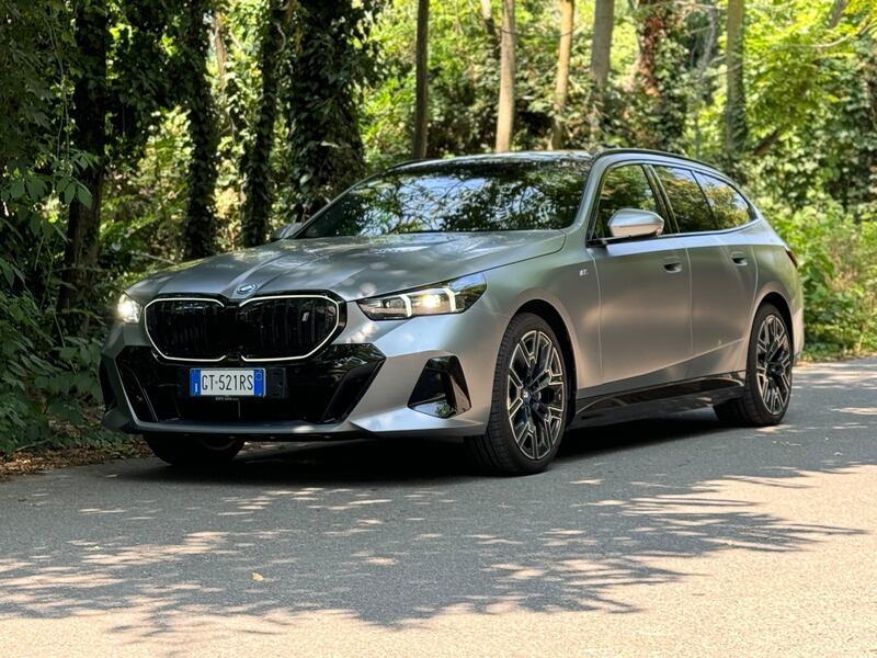 BMW i5 Touring eDrive40: guarda la gallery della Station Wagon elettrica da 340 CV 13
