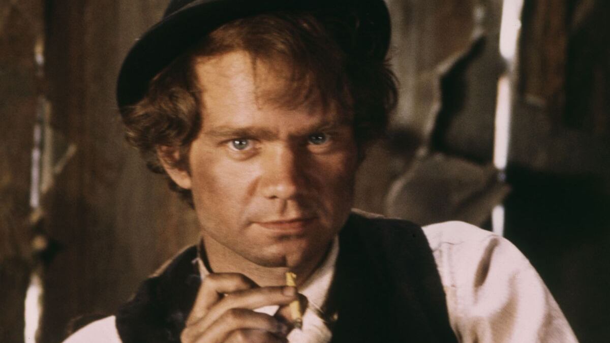 Addio a Michael J. Pollard, l'attore di Gangster Story