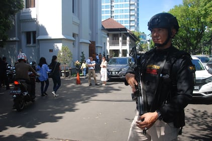 Indonesia, domenica di sangue nelle chiese 11