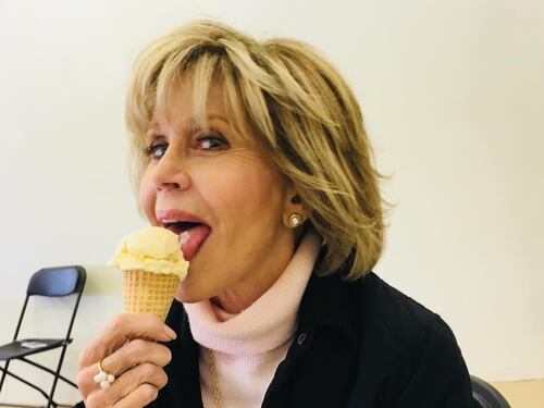 Jane Fonda paragona Trump a Hitler tra gli applausi delle femministe Usa