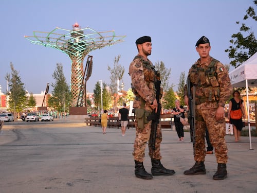 Caos immigrati, ecco i militari. Però il sindaco non può dirlo