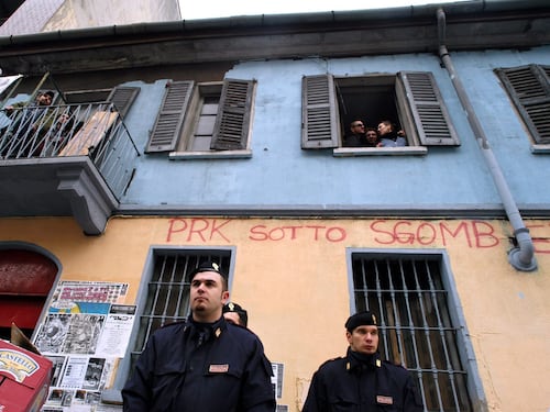 "Non è reato se salvi vite". E il giudice assolve gli occupanti di casa per ospitare migranti