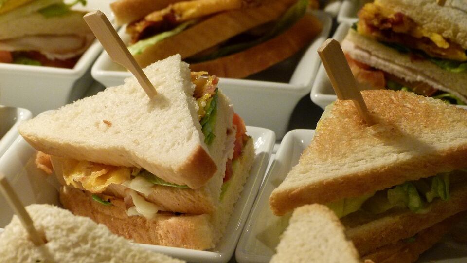 Volete mangiare gratis a Milano? Una pagina vi indica come fare
