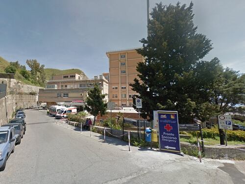Minaccia con un coltello medici e infermieri del pronto soccorso: arrestato