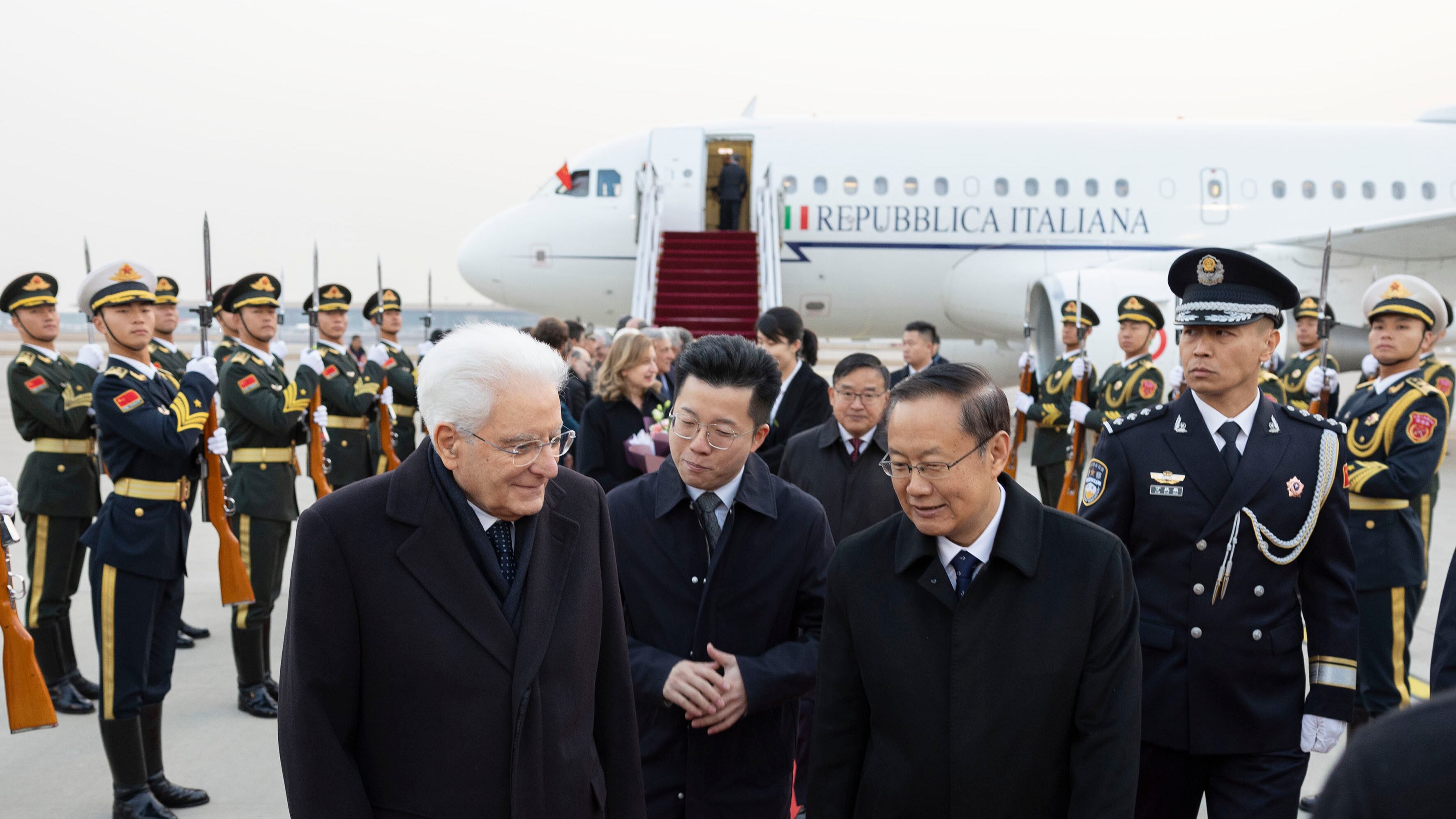Mattarella in Cina chiede a Xi Jinping di mediare in Ucraina. Il rilancio degli scambi