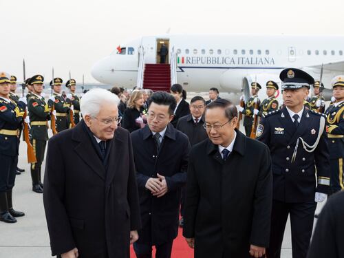 Mattarella in Cina chiede a Xi Jinping di mediare in Ucraina. Il rilancio degli scambi