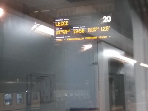 Pesanti disagi per i passeggeri dell'InterCity notte Milano-Lecce