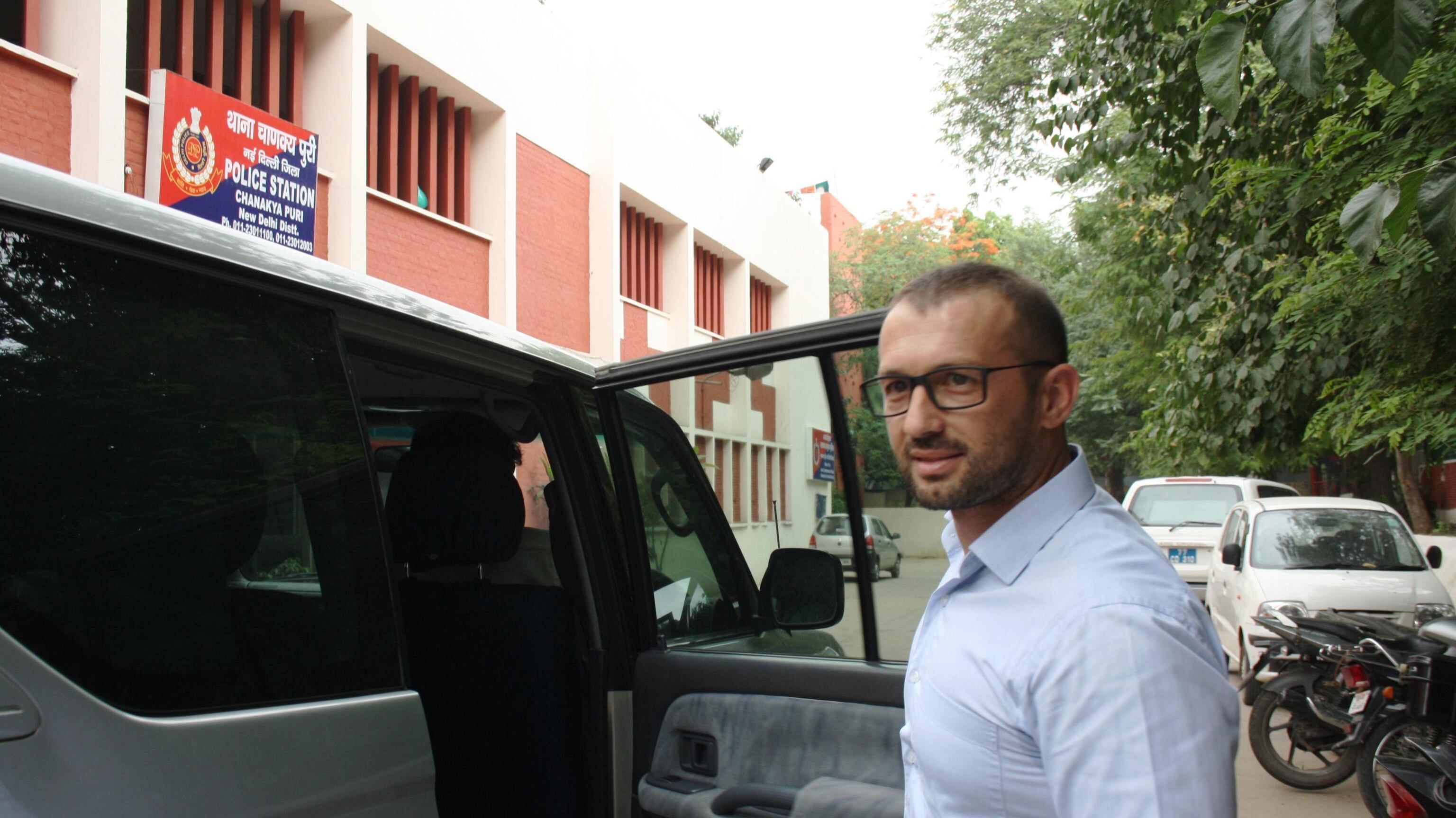 Pronte le pratiche per Girone: rientrerà domani in Italia