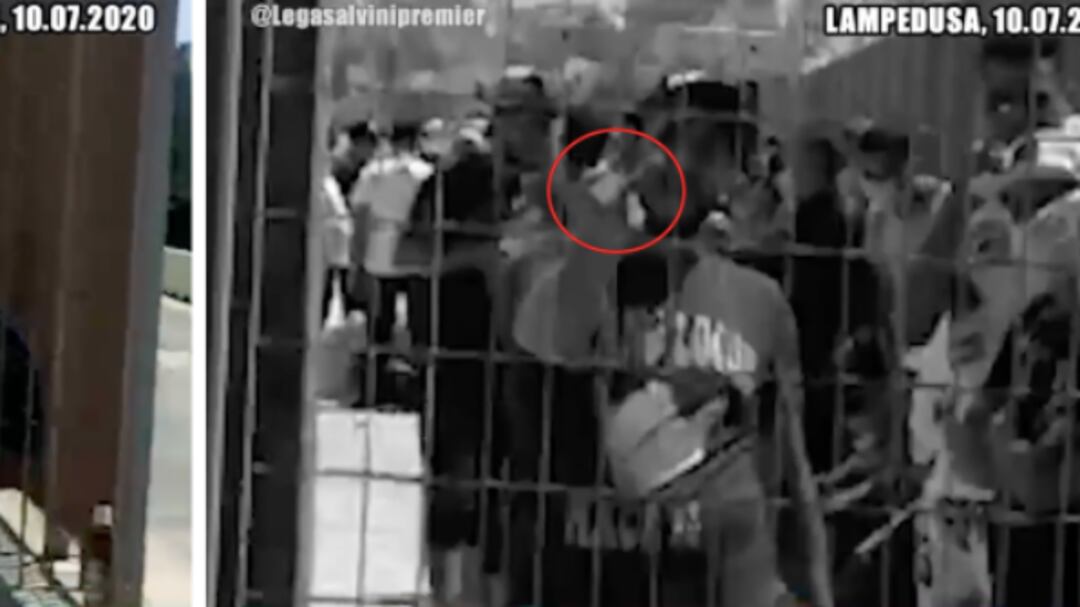 Adesso gli immigrati sbarcano e fanno dito medio agli italiani