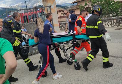 Auto travolge il recinto di un asilo: un bambino morto e altri feriti 6