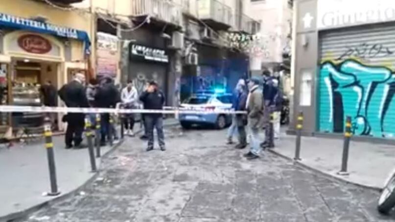 Sparatoria tra la folla: uomo gambizzato al bar